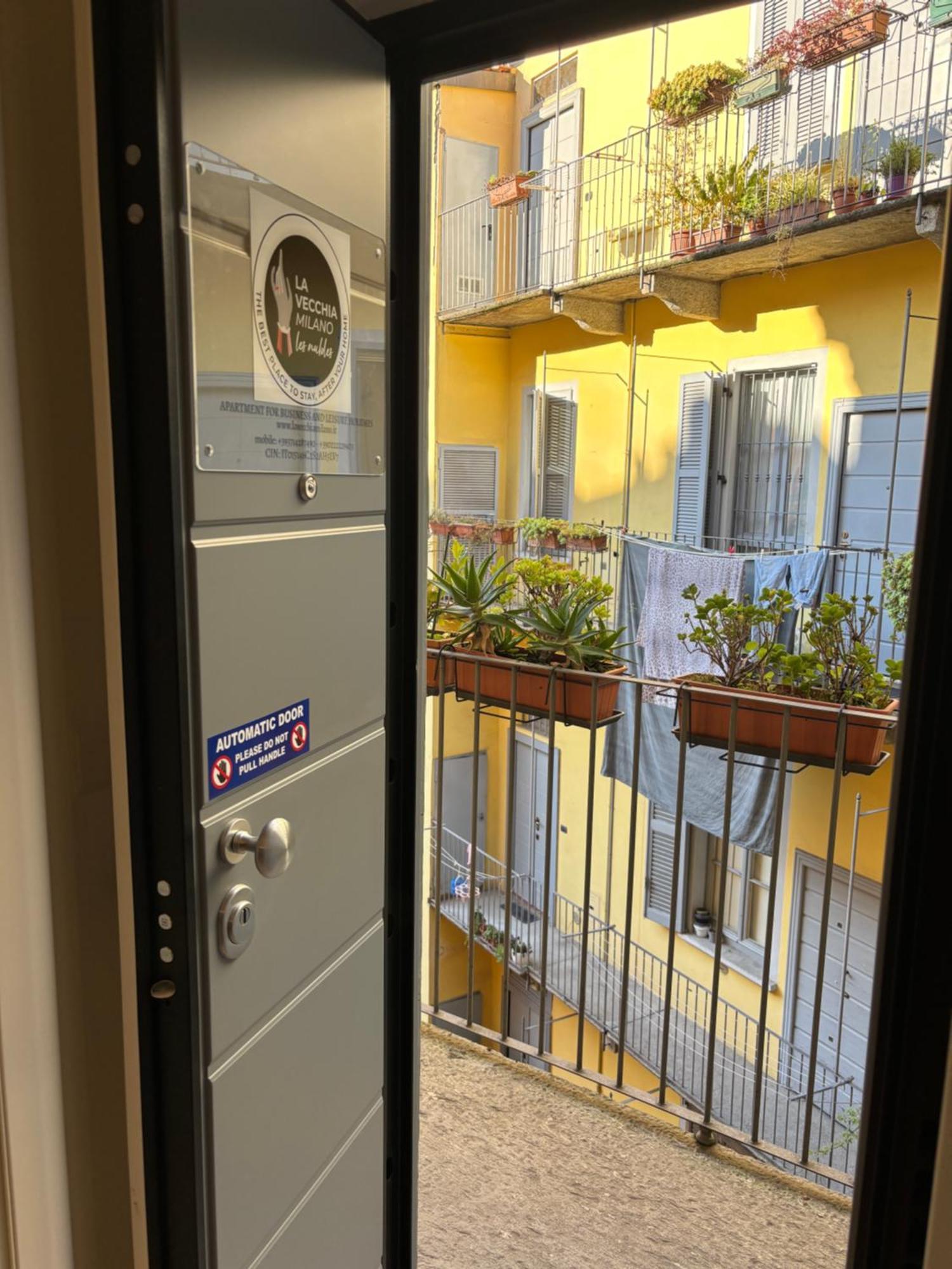 La Vecchia Milano-Les Nubles Vannucci - Il Ballatoio E Il Cortile Extérieur photo