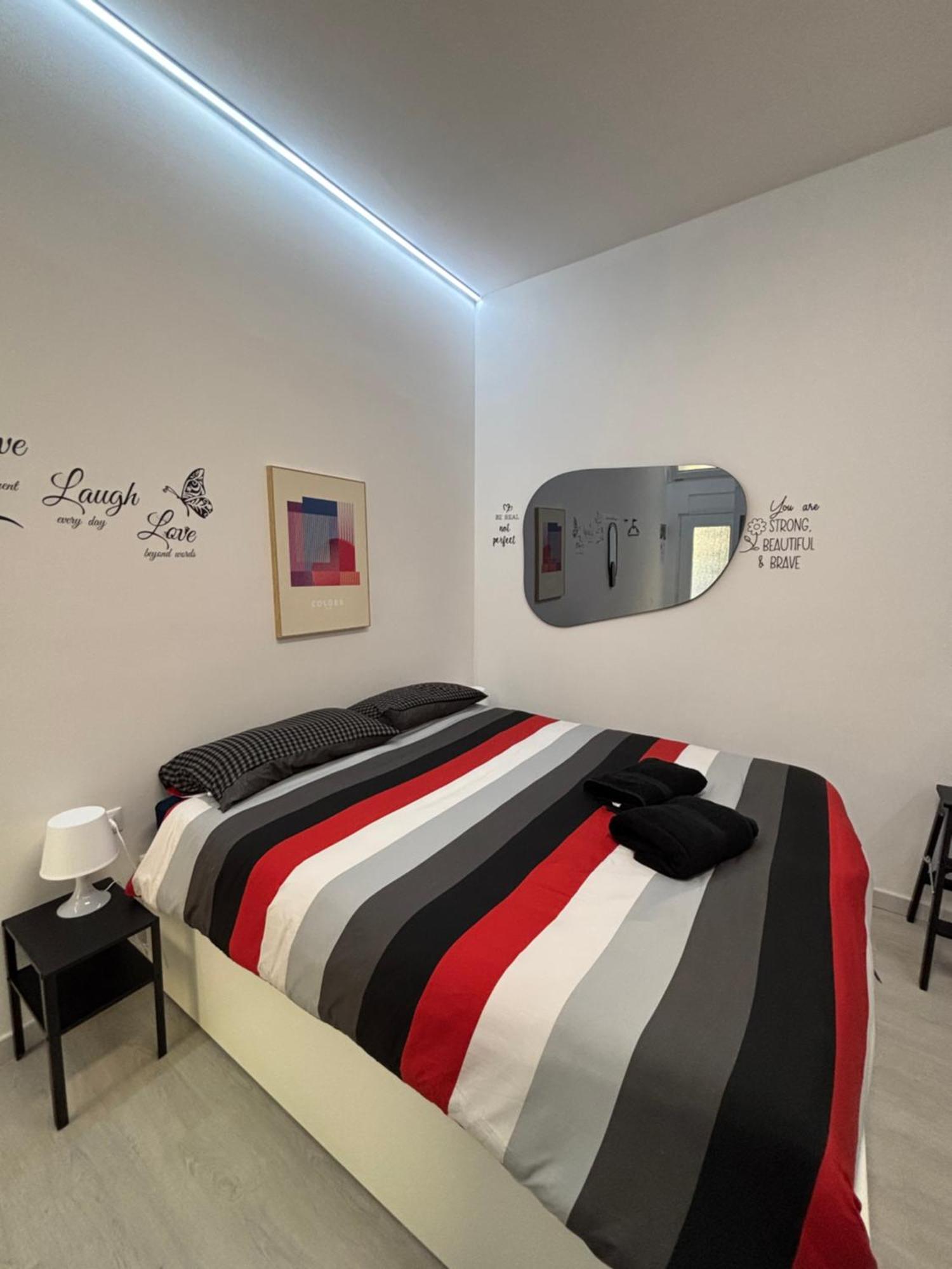 La Vecchia Milano-Les Nubles Vannucci - Il Ballatoio E Il Cortile Extérieur photo