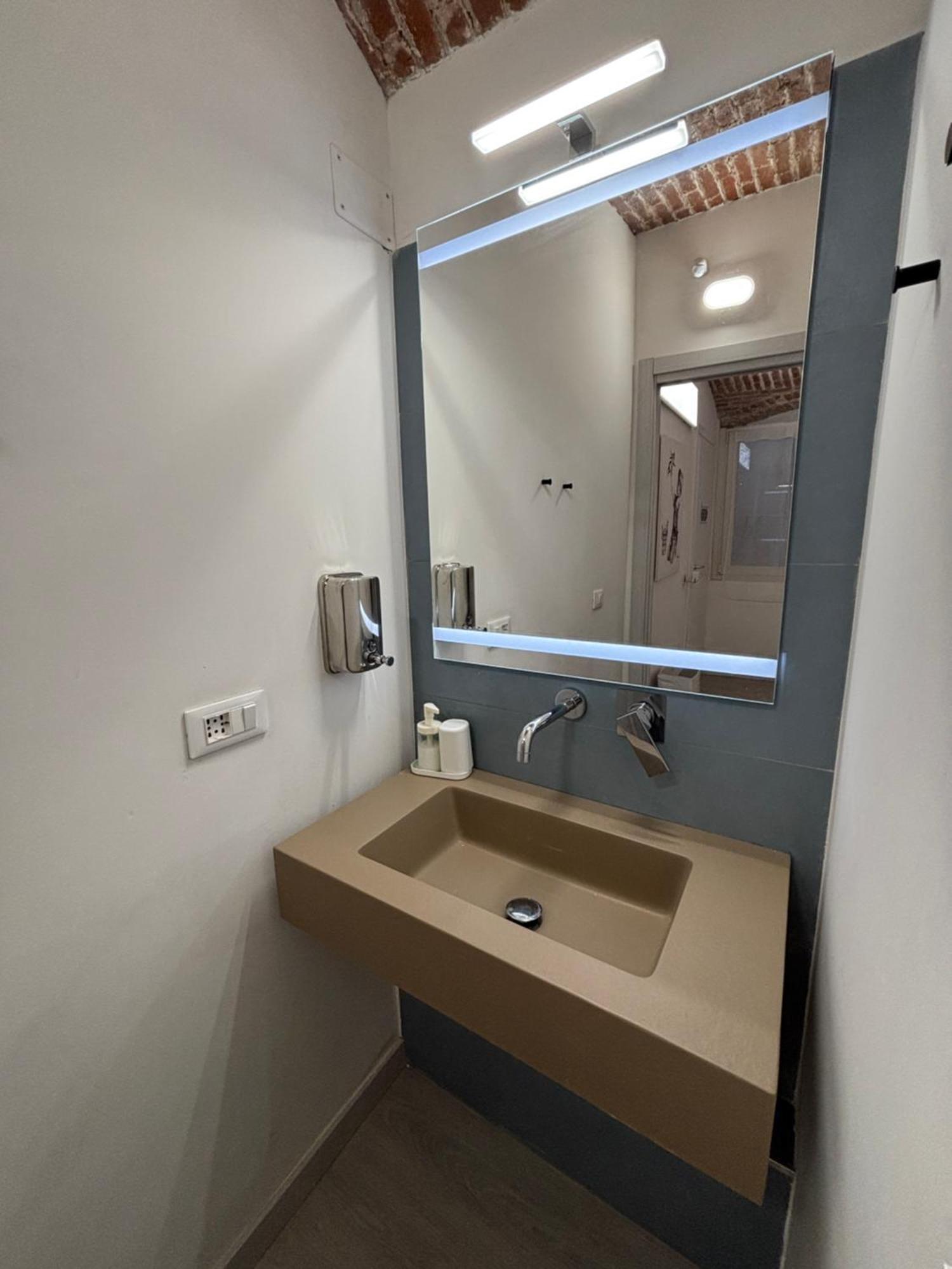 La Vecchia Milano-Les Nubles Vannucci - Il Ballatoio E Il Cortile Extérieur photo