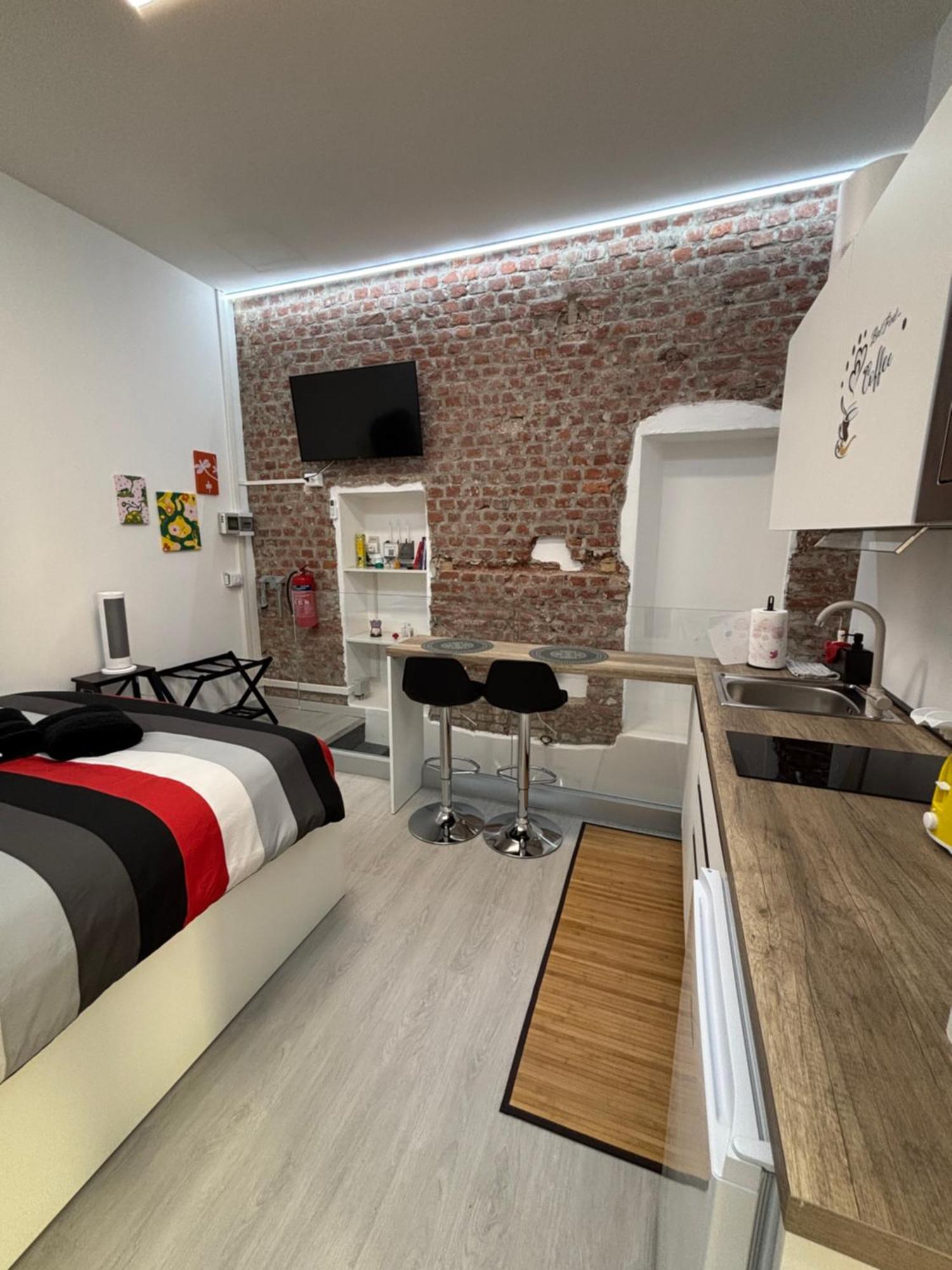 La Vecchia Milano-Les Nubles Vannucci - Il Ballatoio E Il Cortile Extérieur photo